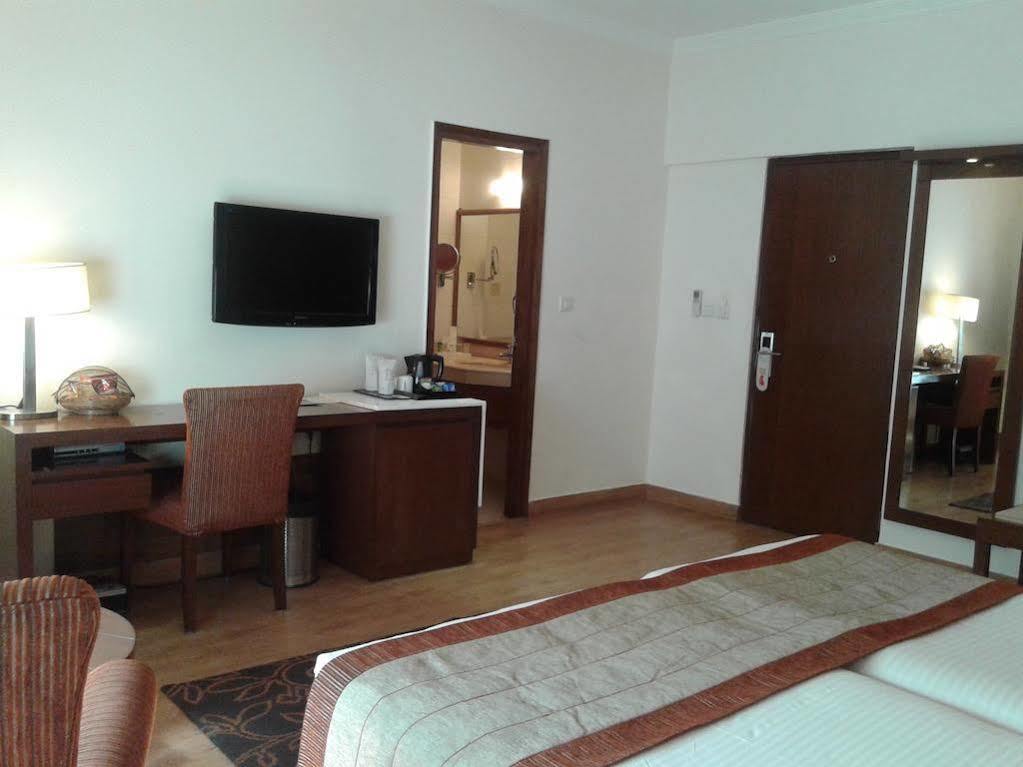 Hotel Ahuja Residency Sunder Nagar Nueva Delhi Exterior foto