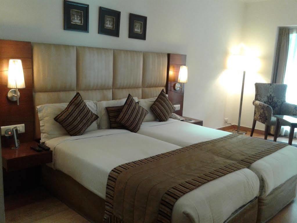 Hotel Ahuja Residency Sunder Nagar Nueva Delhi Exterior foto