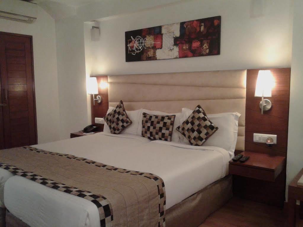 Hotel Ahuja Residency Sunder Nagar Nueva Delhi Exterior foto