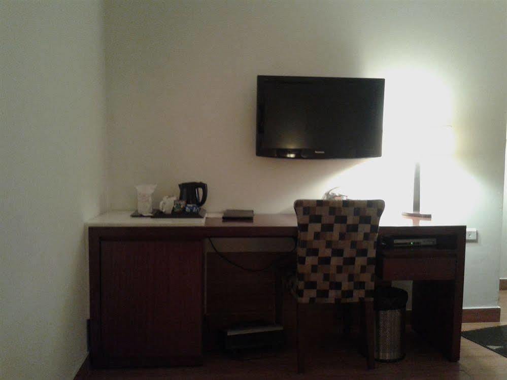 Hotel Ahuja Residency Sunder Nagar Nueva Delhi Exterior foto