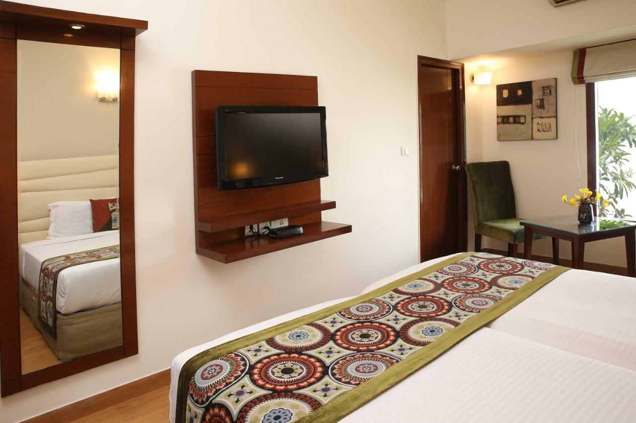 Hotel Ahuja Residency Sunder Nagar Nueva Delhi Exterior foto