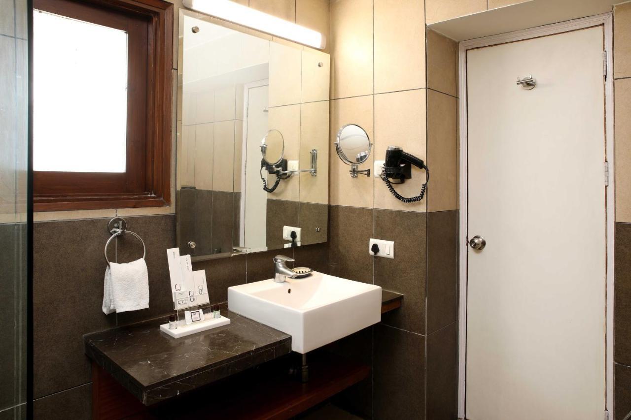Hotel Ahuja Residency Sunder Nagar Nueva Delhi Exterior foto