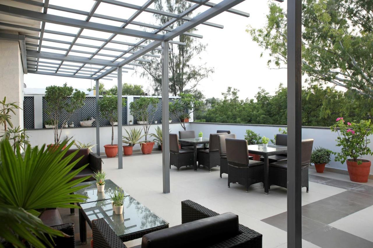 Hotel Ahuja Residency Sunder Nagar Nueva Delhi Exterior foto